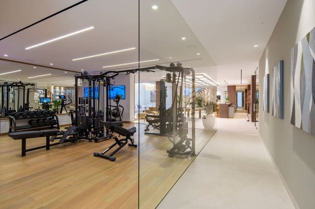 Chalet de 5 habitaciones en Nueva Andalucia, Marbella en venta con piscina garaje - 11.750.000 € (Ref: 9858703)