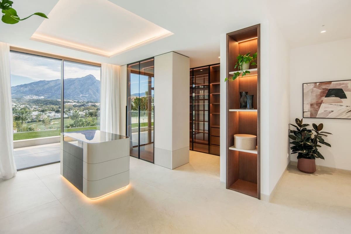 5 soveværelse Villa til salg i Nueva Andalucia med swimmingpool garage - € 11.750.000 (Ref: 9858703)