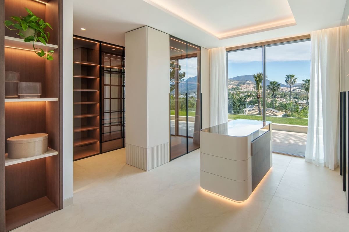 5 soveværelse Villa til salg i Nueva Andalucia med swimmingpool garage - € 11.750.000 (Ref: 9858703)