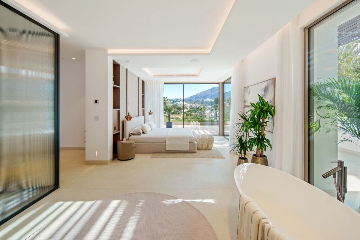 5 soveværelse Villa til salg i Nueva Andalucia med swimmingpool garage - € 11.750.000 (Ref: 9858703)