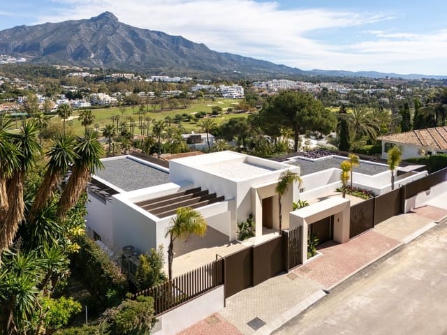 Chalet de 5 habitaciones en Nueva Andalucia, Marbella en venta con piscina garaje - 11.750.000 € (Ref: 9858703)