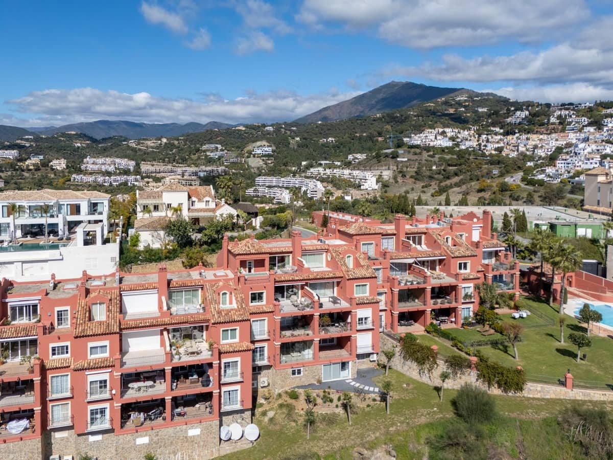 Apartamento de 2 habitaciones en La Quinta en venta con piscina garaje - 1.950.000 € (Ref: 9860867)