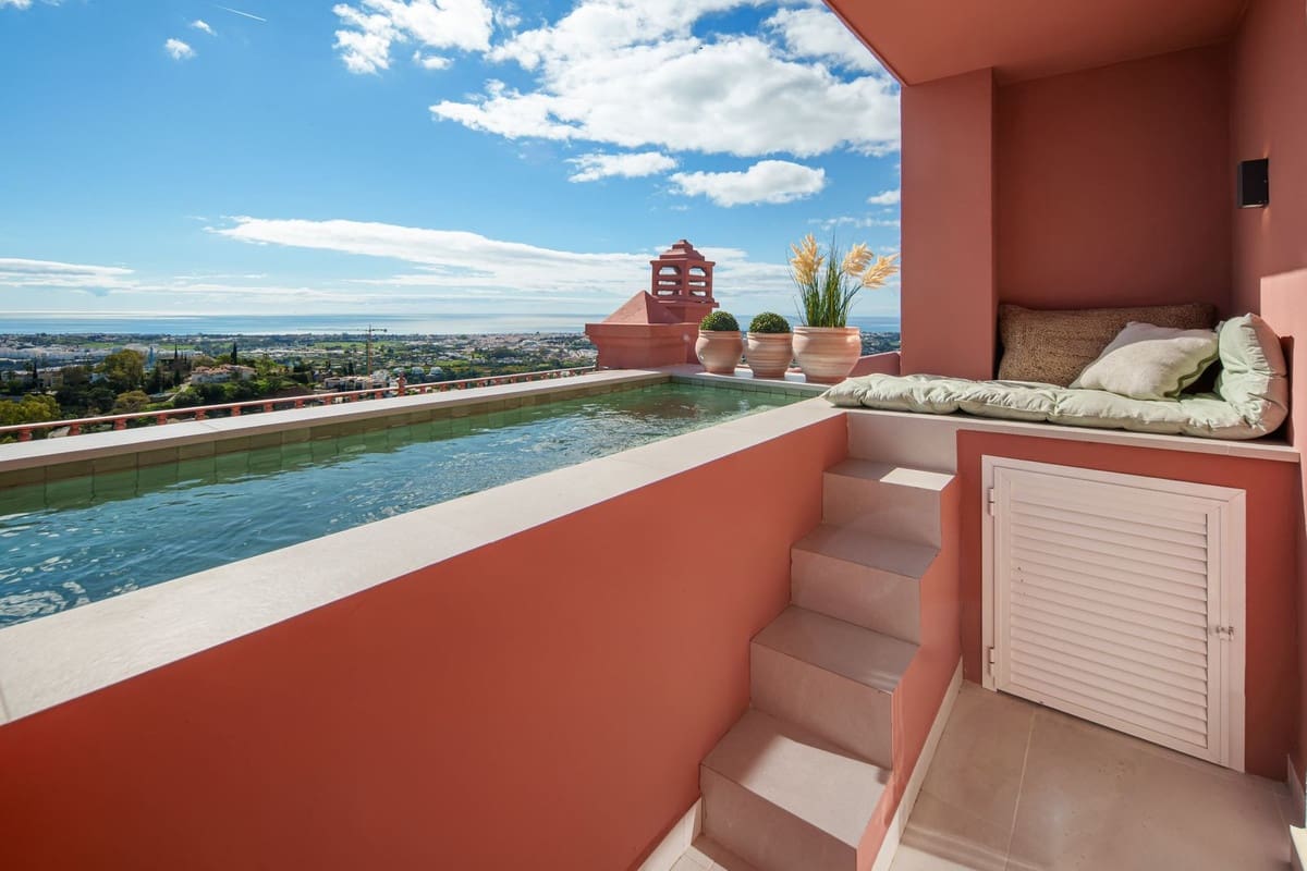 Apartamento de 2 habitaciones en La Quinta en venta con piscina garaje - 1.950.000 € (Ref: 9860867)