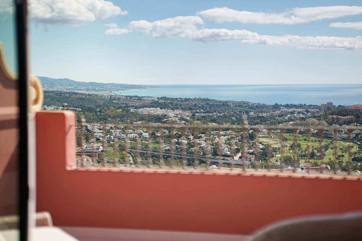 Apartamento de 2 habitaciones en La Quinta en venta con piscina garaje - 1.950.000 € (Ref: 9860867)