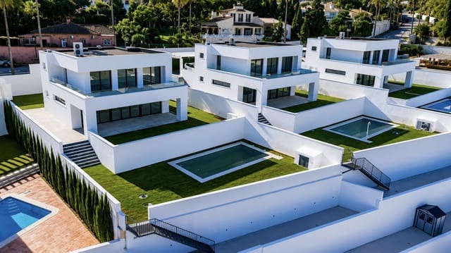 4 makuuhuone Huvila myytävänä paikassa La Duquesa / Puerto de la Duquesa, Manilva mukana uima-altaan 
autotalli - 1 165 000 € (Ref: 9865959)
