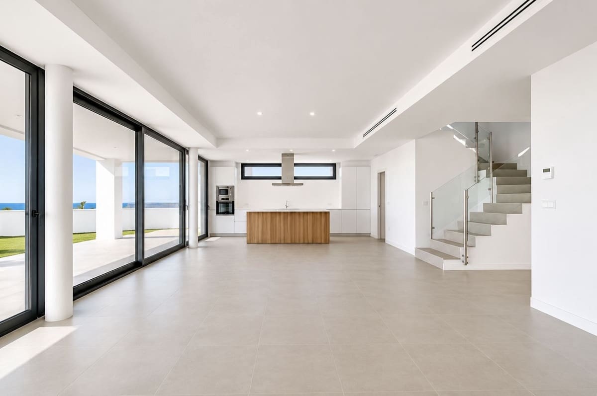 4 sypialnia Willa na sprzedaż w La Duquesa / Puerto de la Duquesa z basenem - 1 065 000 € (Ref: 9866207)