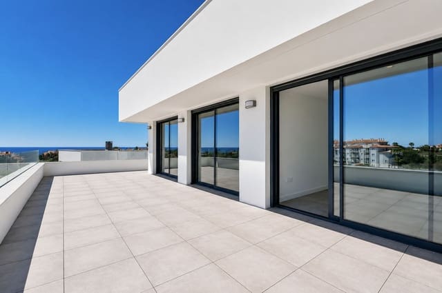 4 sypialnia Willa na sprzedaż w La Duquesa / Puerto de la Duquesa, Manilva z basenem - 1 065 000 € (Ref: 9866207)