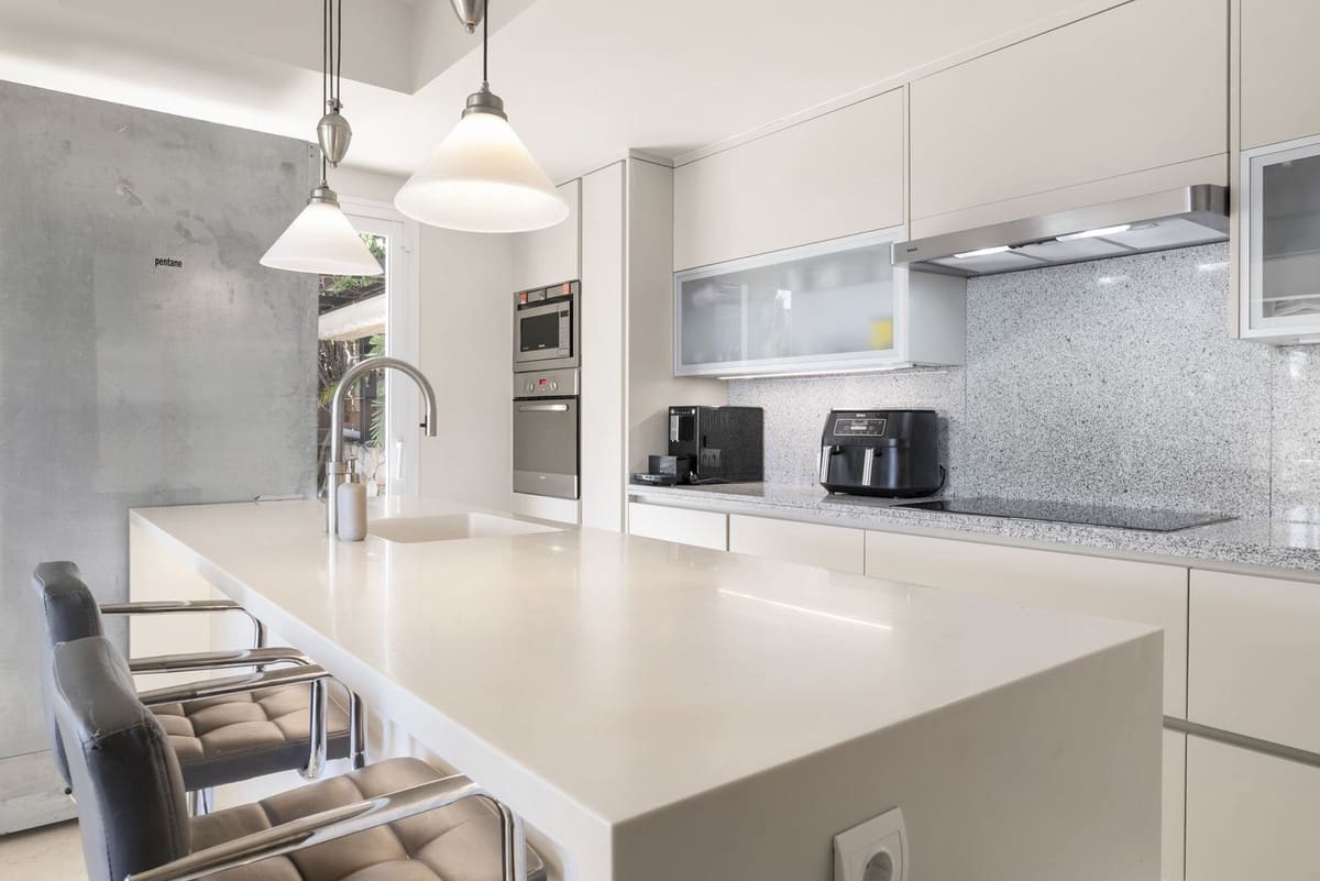 4 soveværelse Villa til salg i La Duquesa / Puerto de la Duquesa med swimmingpool garage - € 1.499.000 (Ref: 9872433)