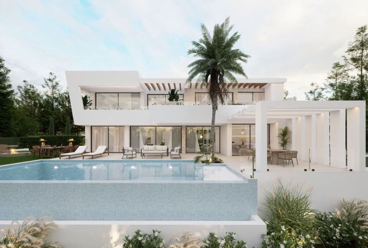 4 bedroom Villa for sale in Estepona with pool garage - € 1,395,000 (Ref: 9872557)
