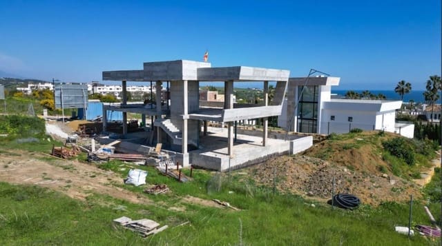 4 quarto Moradia para venda em Estepona com piscina garagem - 1 395 000 € (Ref: 9872557)