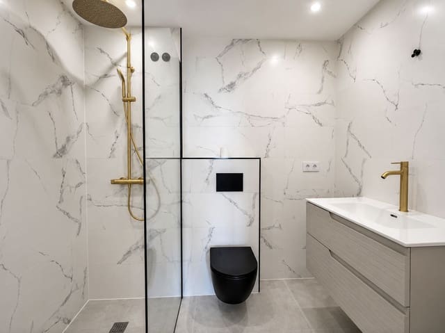 3 sypialnia Apartament na sprzedaż w Nueva Andalucia, Marbella z basenem garażem - 895 000 € (Ref: 9873886)