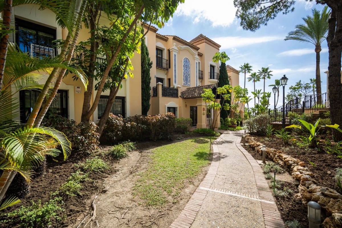 3 soveværelse Penthouse til salg i La Quinta med swimmingpool - € 1.275.000 (Ref: 9874033)