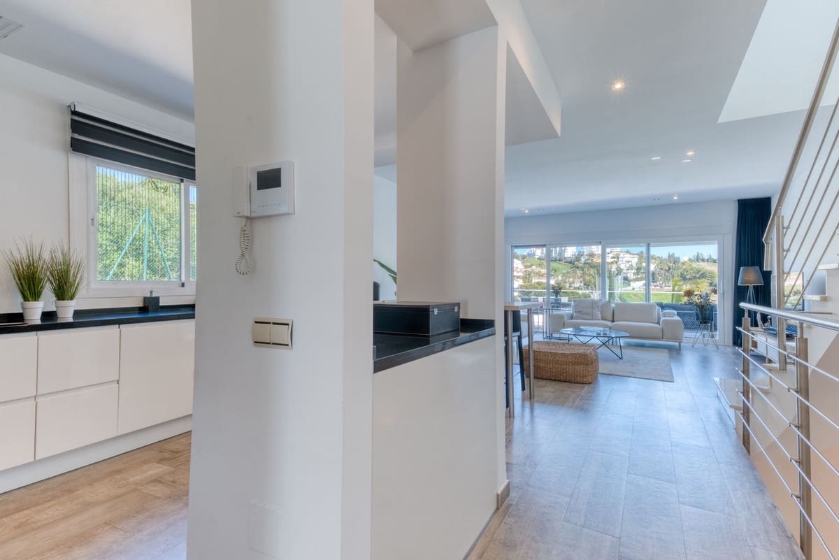 Pareado de 3 habitaciones en Riviera del Sol en venta con piscina garaje - 1.195.000 € (Ref: 9877584)