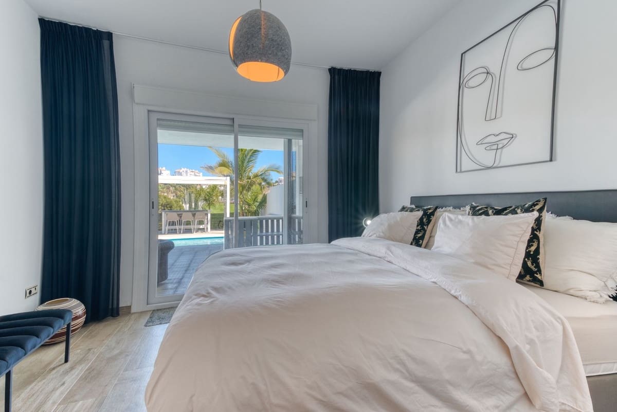 Pareado de 3 habitaciones en Riviera del Sol en venta con piscina garaje - 1.195.000 € (Ref: 9877584)