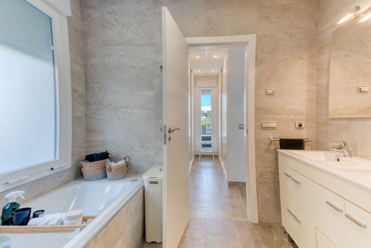 Pareado de 3 habitaciones en Riviera del Sol en venta con piscina garaje - 1.195.000 € (Ref: 9877584)