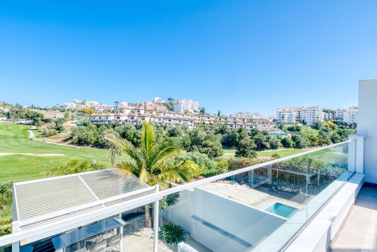 Pareado de 3 habitaciones en Riviera del Sol en venta con piscina garaje - 1.195.000 € (Ref: 9877584)