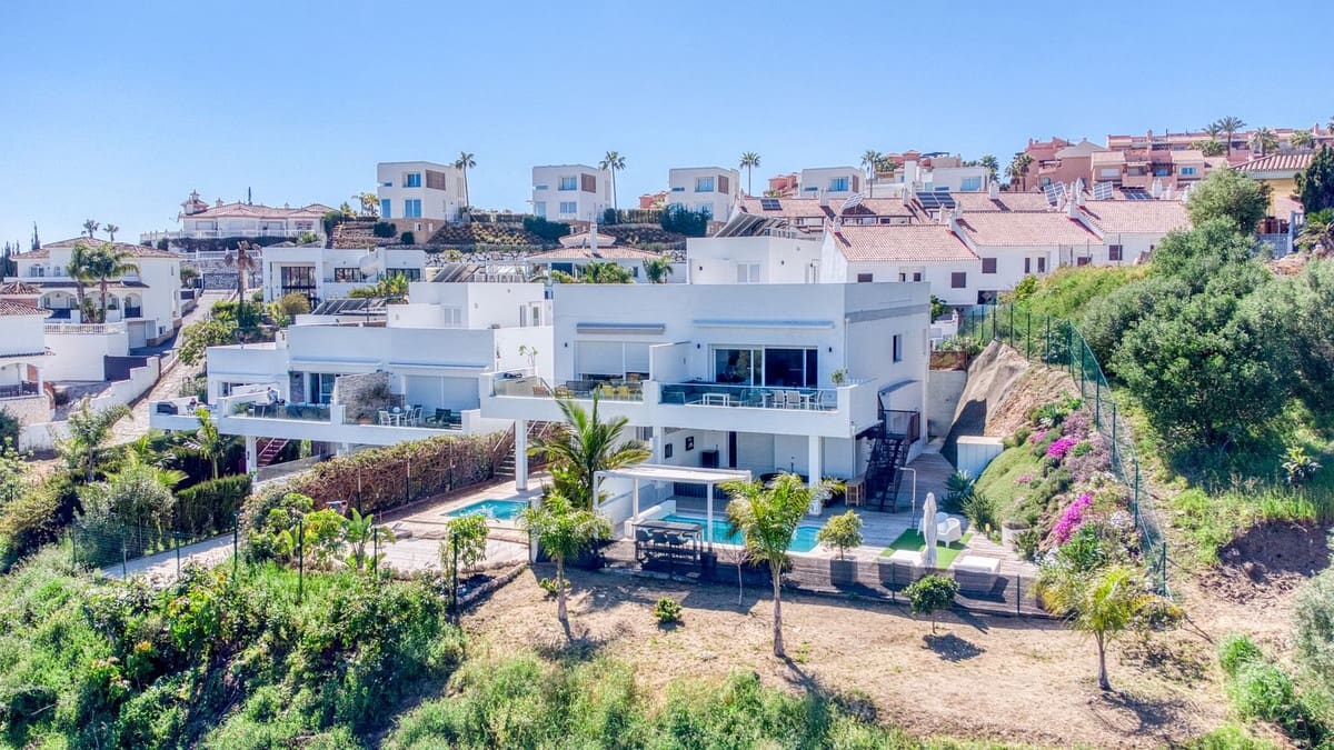 Pareado de 3 habitaciones en Riviera del Sol en venta con piscina garaje - 1.195.000 € (Ref: 9877584)