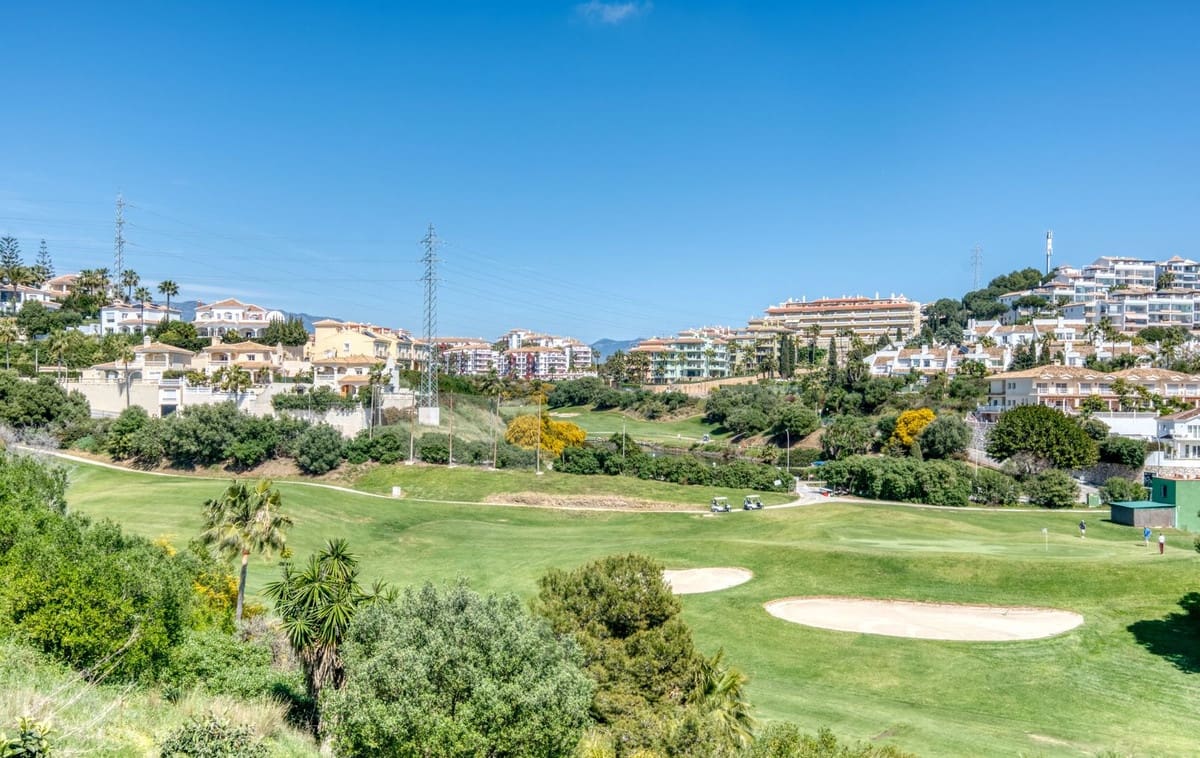 Pareado de 3 habitaciones en Riviera del Sol en venta con piscina garaje - 1.195.000 € (Ref: 9877584)