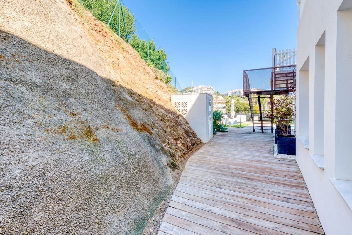 Pareado de 3 habitaciones en Riviera del Sol en venta con piscina garaje - 1.195.000 € (Ref: 9877584)