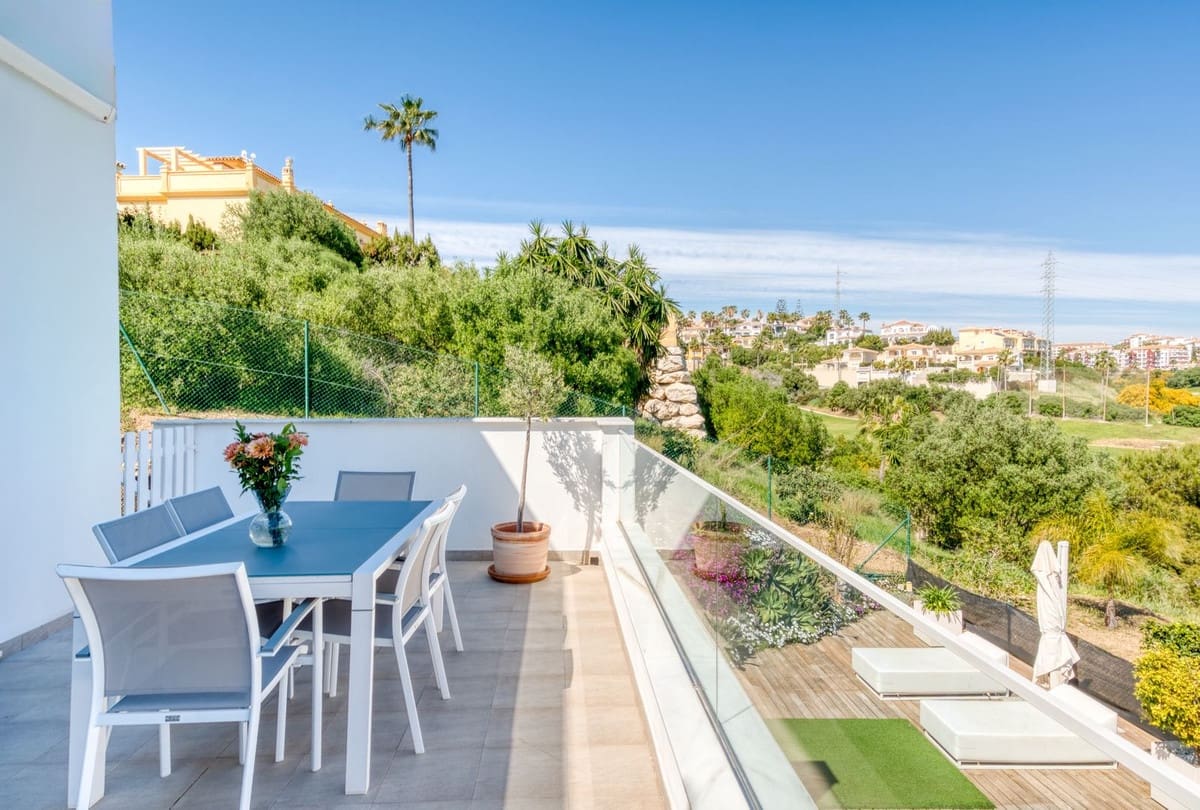 Pareado de 3 habitaciones en Riviera del Sol en venta con piscina garaje - 1.195.000 € (Ref: 9877584)