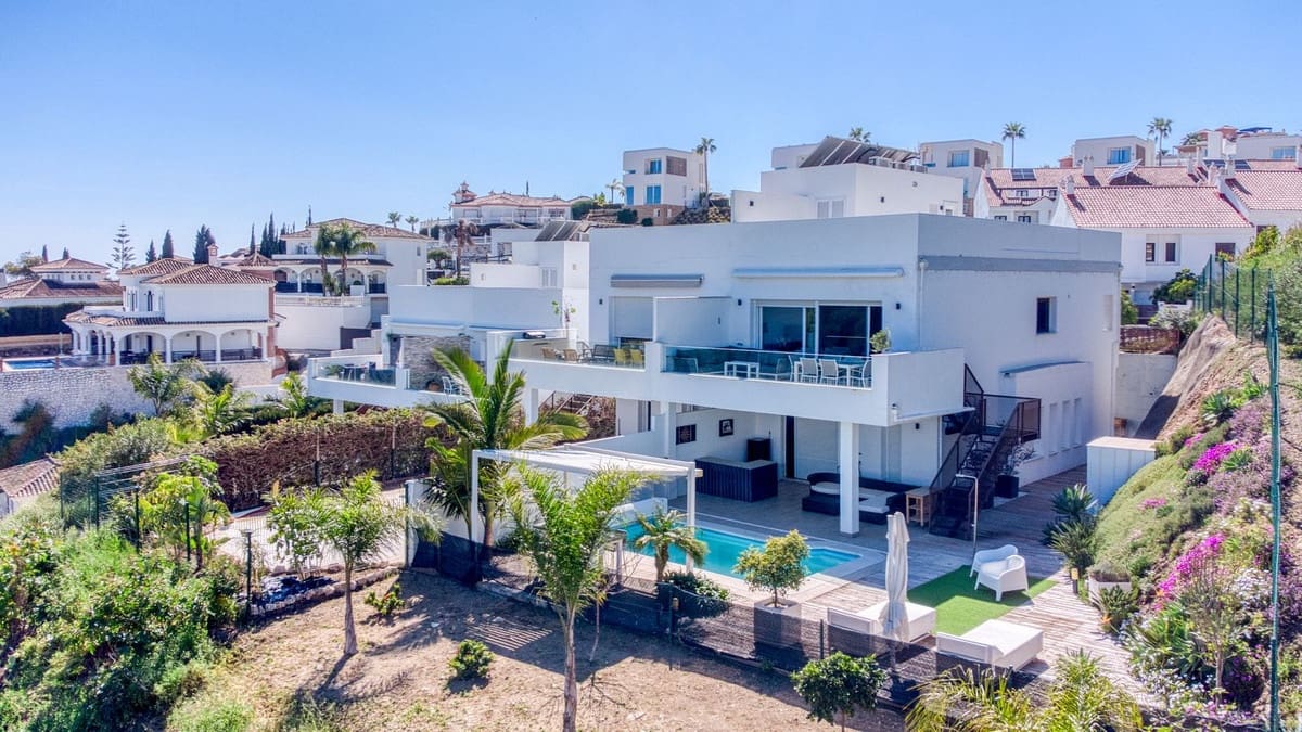 Pareado de 3 habitaciones en Riviera del Sol en venta con piscina garaje - 1.195.000 € (Ref: 9877584)