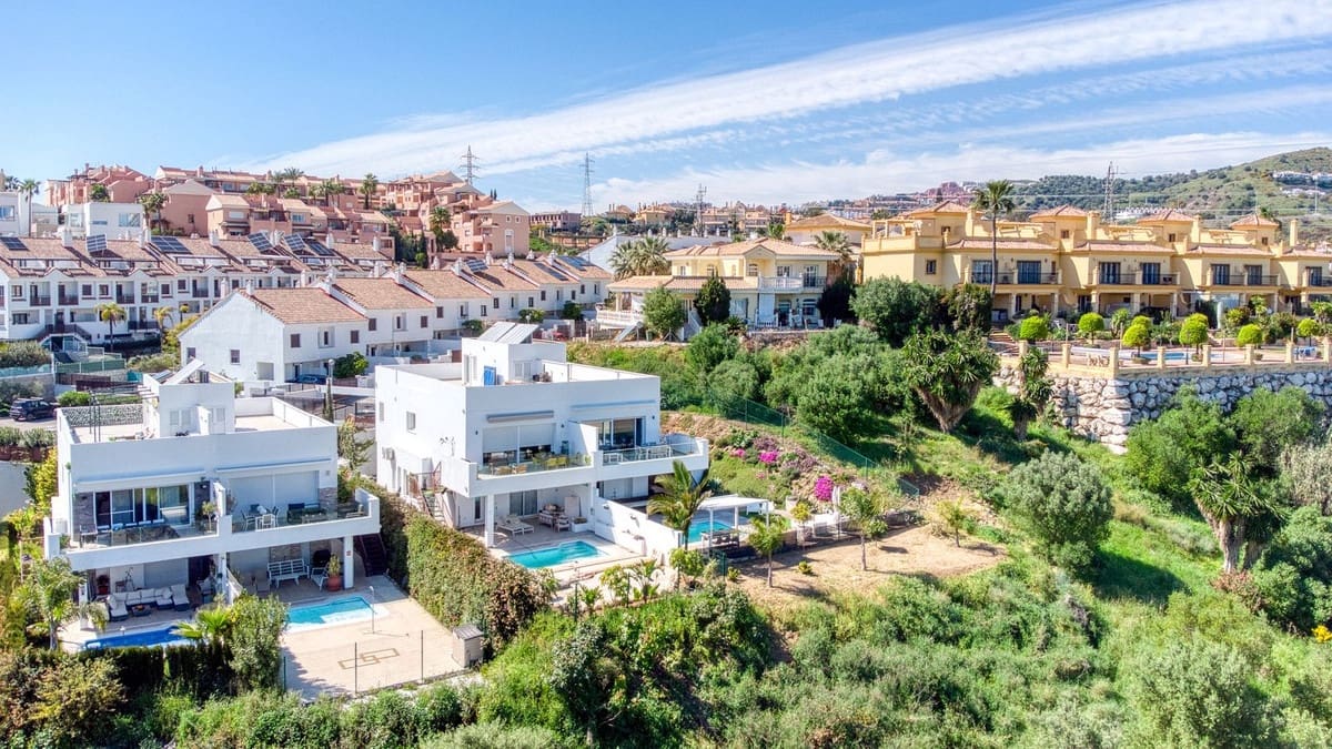 Pareado de 3 habitaciones en Riviera del Sol en venta con piscina garaje - 1.195.000 € (Ref: 9877584)