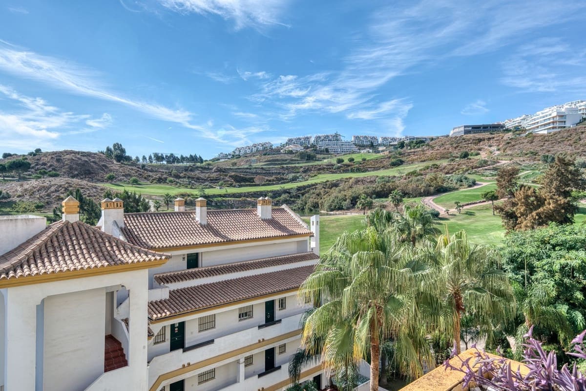 2 bedroom Apartment for holiday rental in La Cala de Mijas with pool garage - € 1,250 (Ref: 9880245)