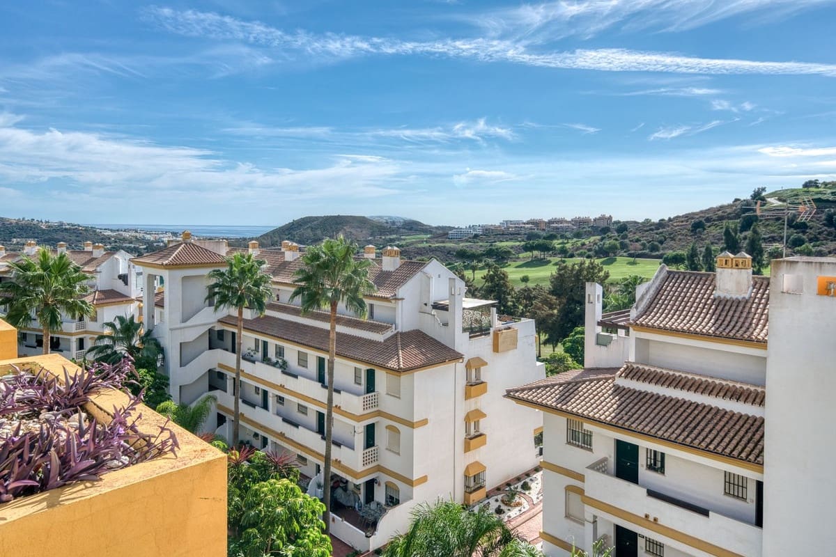 2 bedroom Apartment for holiday rental in La Cala de Mijas with pool garage - € 1,250 (Ref: 9880245)