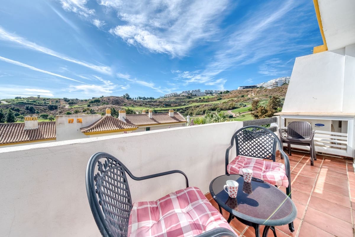 2 bedroom Apartment for holiday rental in La Cala de Mijas with pool garage - € 1,250 (Ref: 9880245)