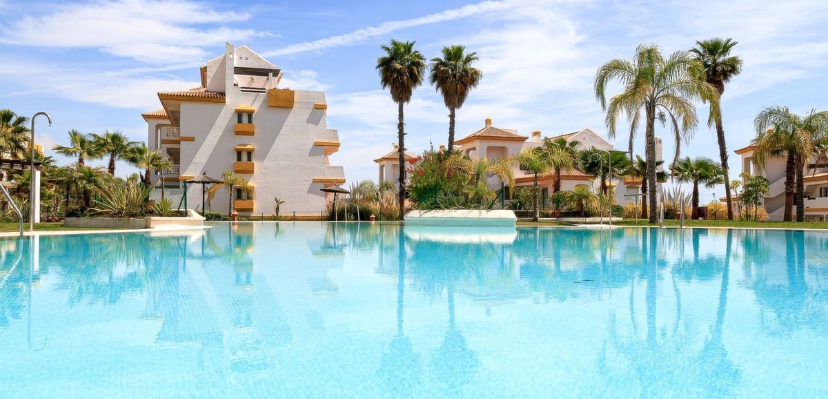 2 bedroom Apartment for holiday rental in La Cala de Mijas with pool garage - € 1,250 (Ref: 9880245)