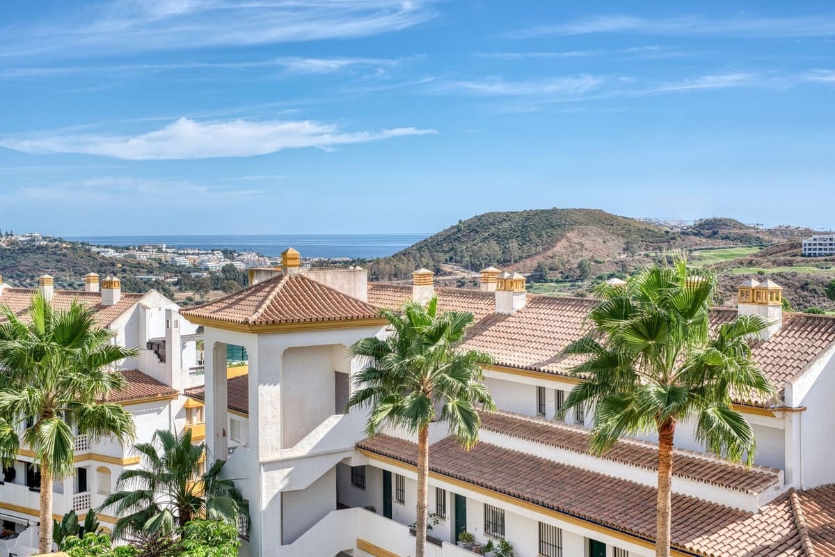 2 bedroom Apartment for holiday rental in La Cala de Mijas with pool garage - € 1,250 (Ref: 9880245)