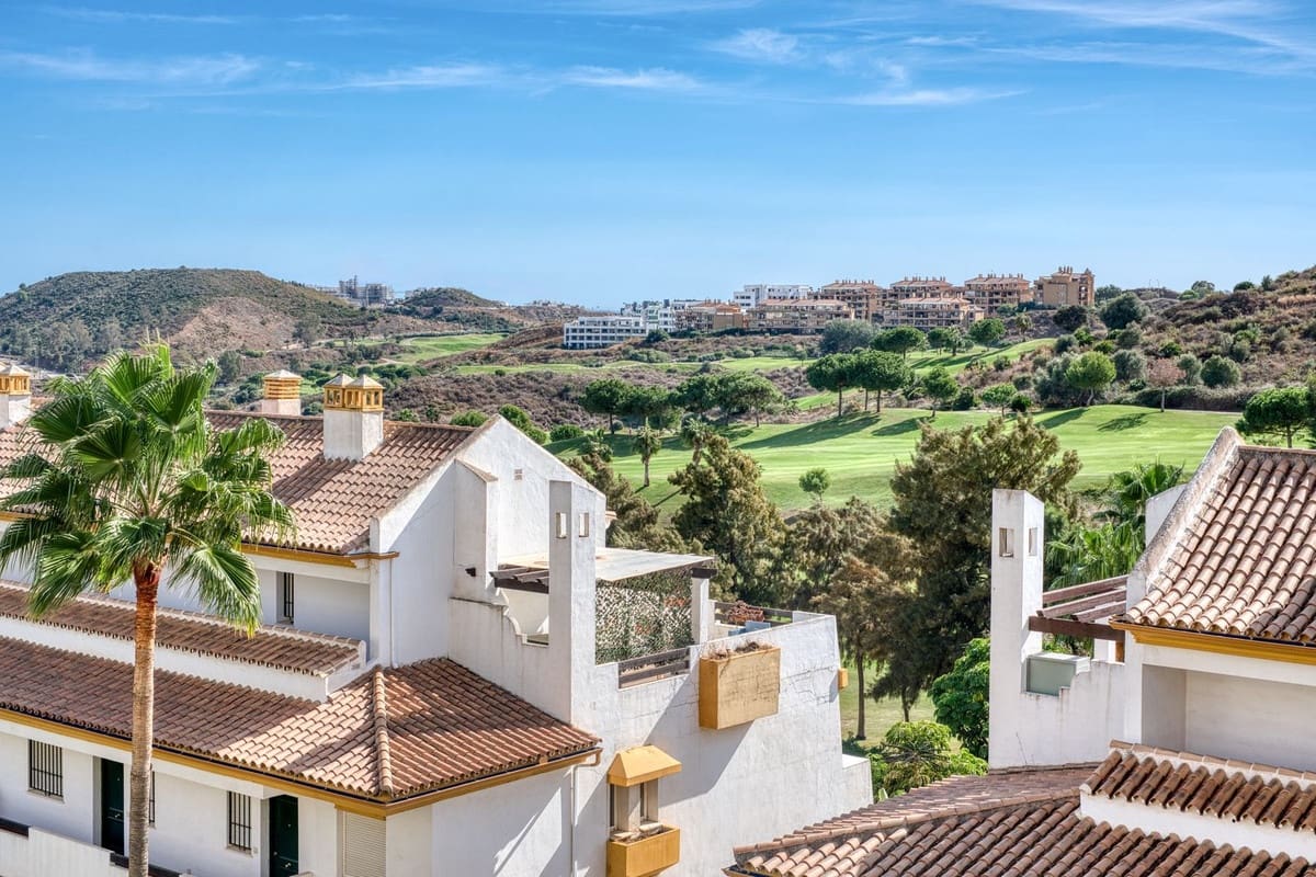 2 bedroom Apartment for holiday rental in La Cala de Mijas with pool garage - € 1,250 (Ref: 9880245)