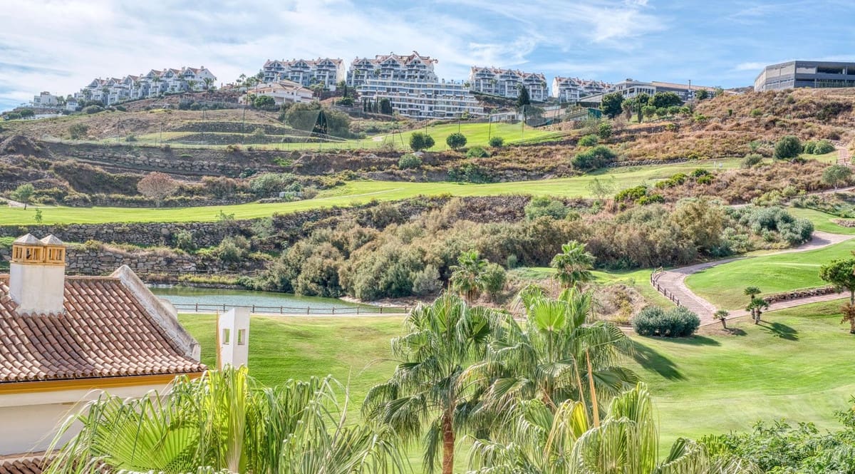 2 bedroom Apartment for holiday rental in La Cala de Mijas with pool garage - € 1,250 (Ref: 9880245)