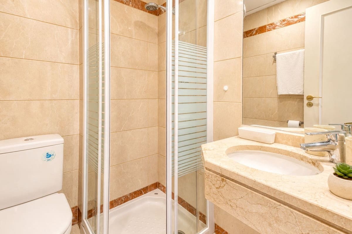2 slaapkamer Appartement voor vakantieverhuur in La Cala de Mijas met zwembad garage - € 1.250 (Ref: 9880245)
