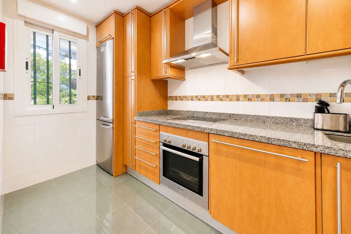 2 slaapkamer Appartement voor vakantieverhuur in La Cala de Mijas met zwembad garage - € 1.250 (Ref: 9880245)