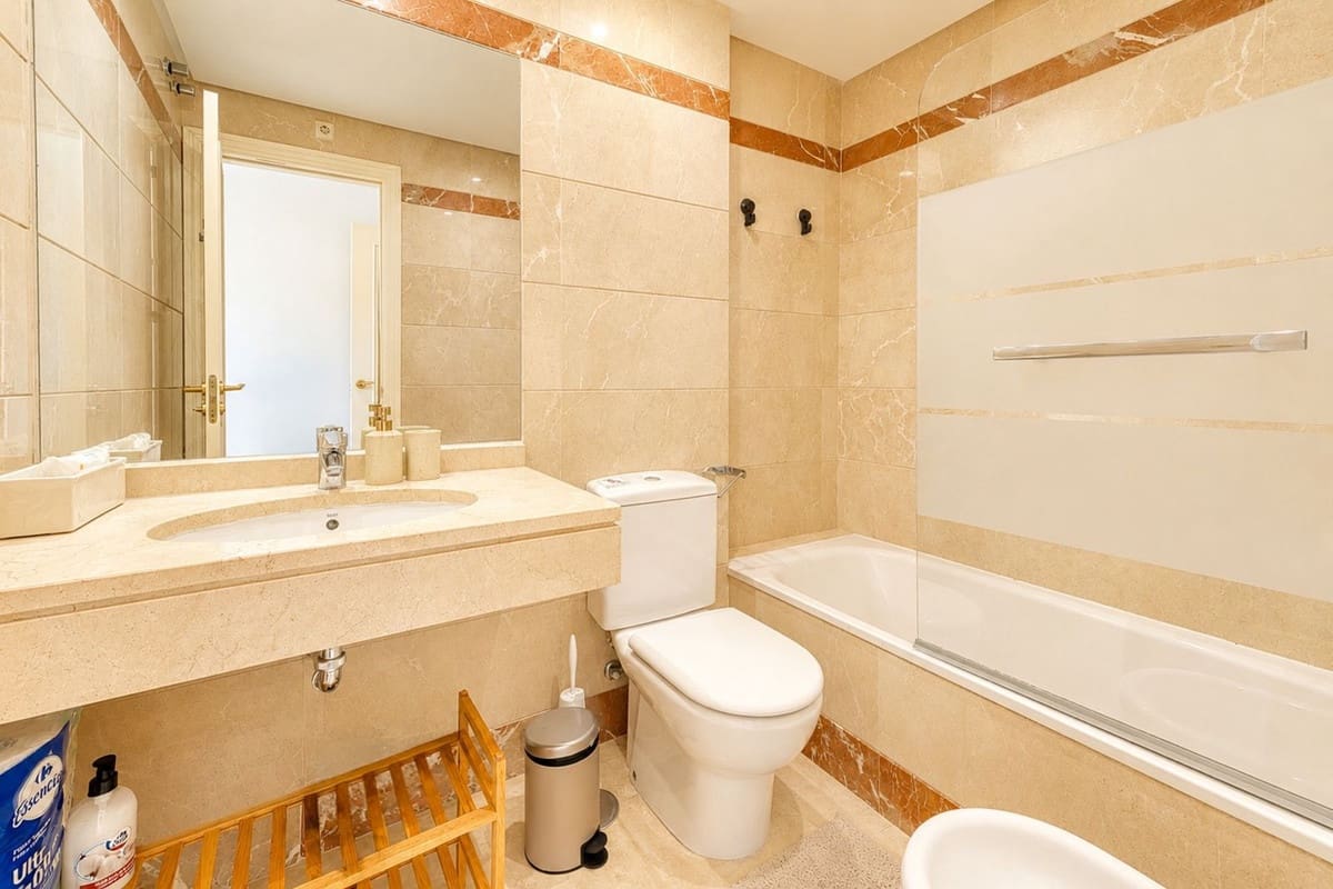 2 slaapkamer Appartement voor vakantieverhuur in La Cala de Mijas met zwembad garage - € 1.250 (Ref: 9880245)