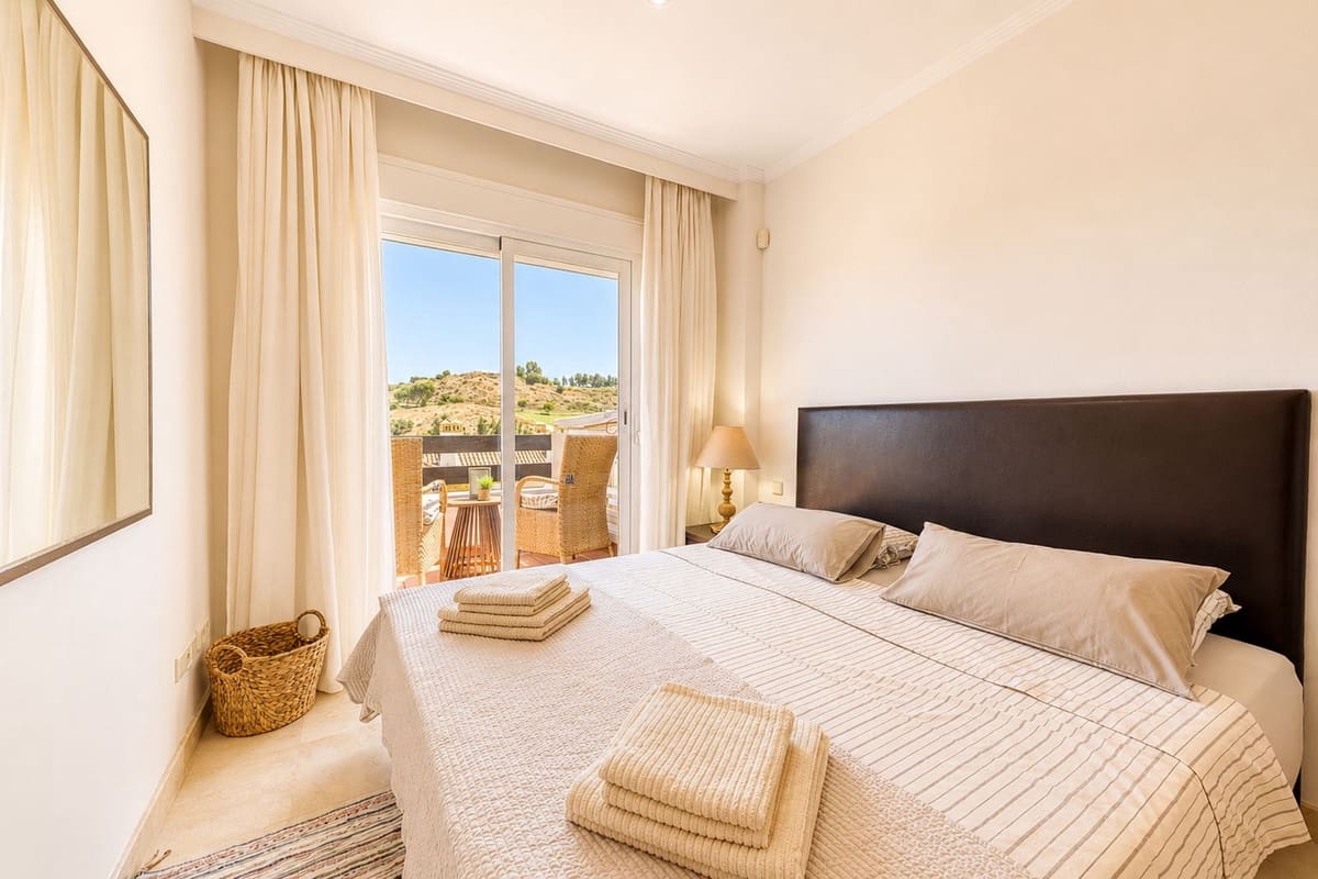 2 slaapkamer Appartement voor vakantieverhuur in La Cala de Mijas met zwembad garage - € 1.250 (Ref: 9880245)