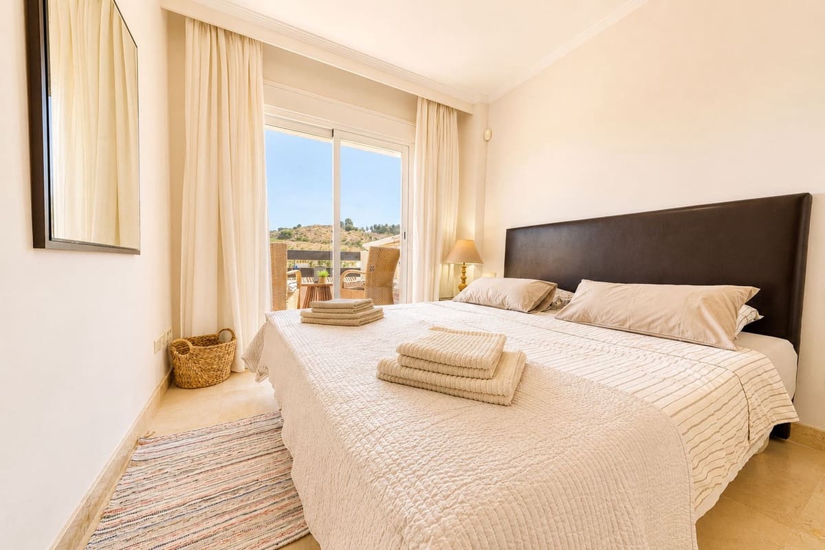 2 slaapkamer Appartement voor vakantieverhuur in La Cala de Mijas met zwembad garage - € 1.250 (Ref: 9880245)