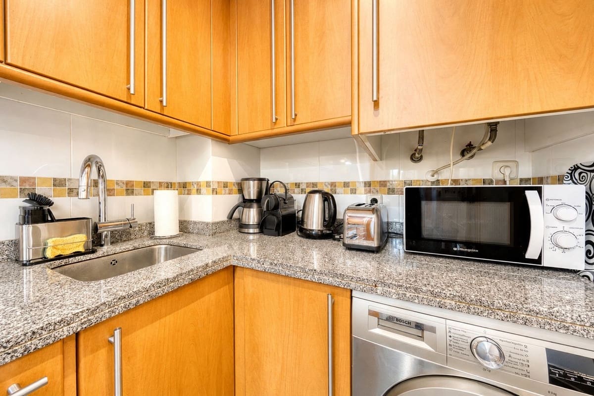 2 slaapkamer Appartement voor vakantieverhuur in La Cala de Mijas met zwembad garage - € 1.250 (Ref: 9880245)