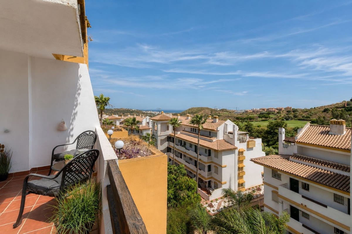 2 slaapkamer Appartement voor vakantieverhuur in La Cala de Mijas met zwembad garage - € 1.250 (Ref: 9880245)