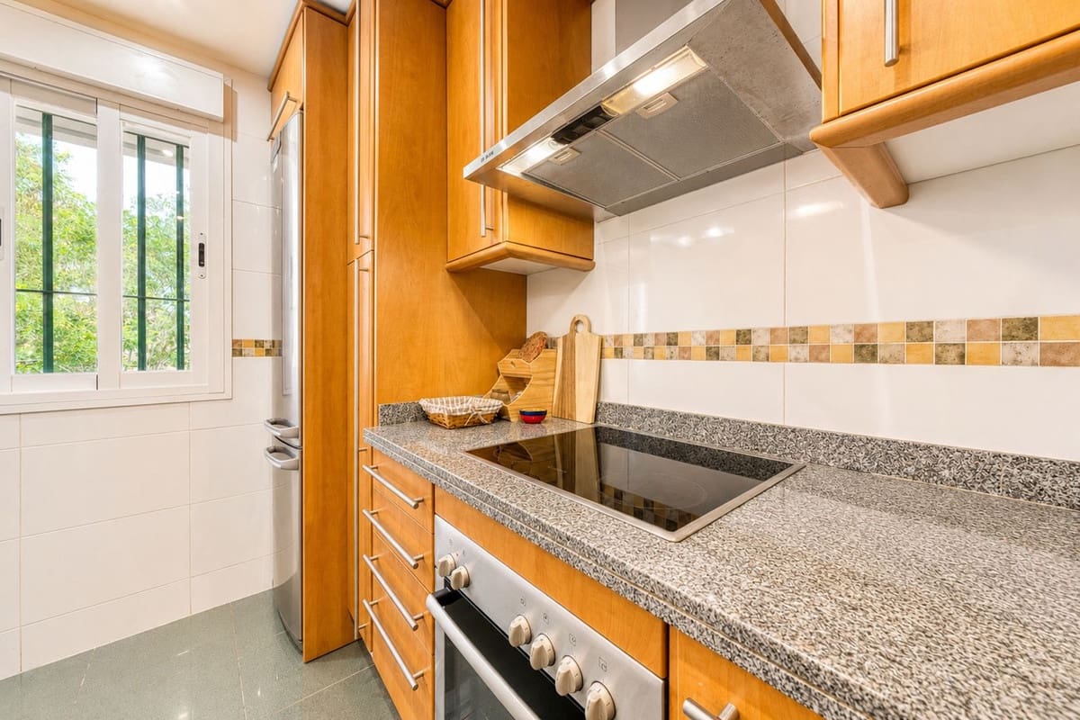 2 slaapkamer Appartement voor vakantieverhuur in La Cala de Mijas met zwembad garage - € 1.250 (Ref: 9880245)