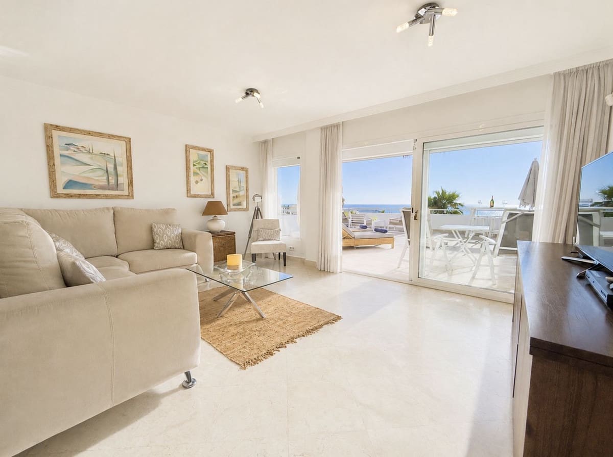2 bedroom Apartment for sale in Estepona with pool garage - € 575,000 (Ref: 9882631)