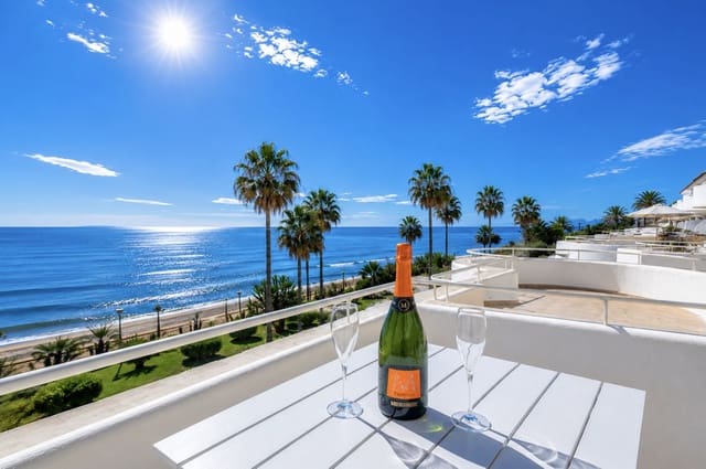 2 bedroom Apartment for sale in Estepona with pool garage - € 575,000 (Ref: 9882631)