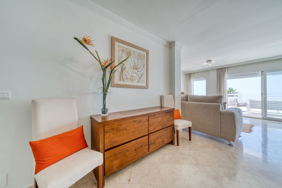 2 bedroom Apartment for sale in Estepona with pool garage - € 575,000 (Ref: 9882631)