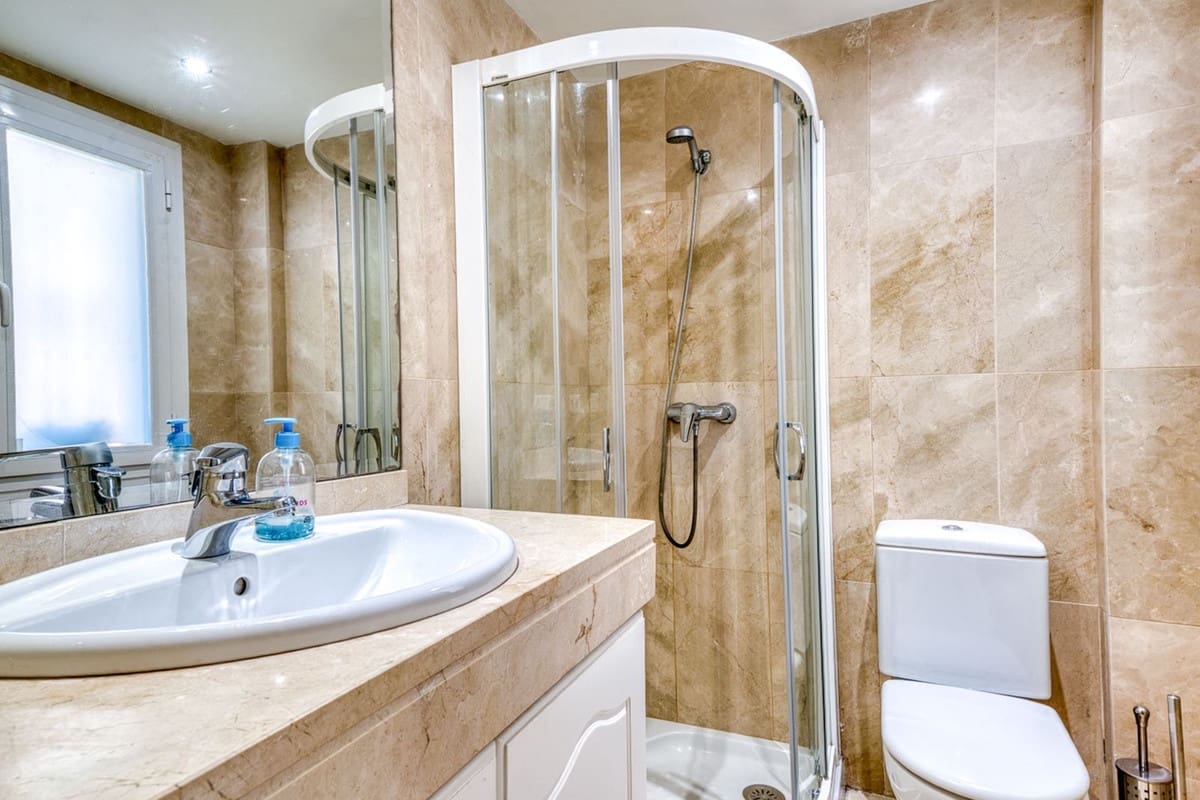 2 bedroom Apartment for sale in Estepona with pool garage - € 575,000 (Ref: 9882631)