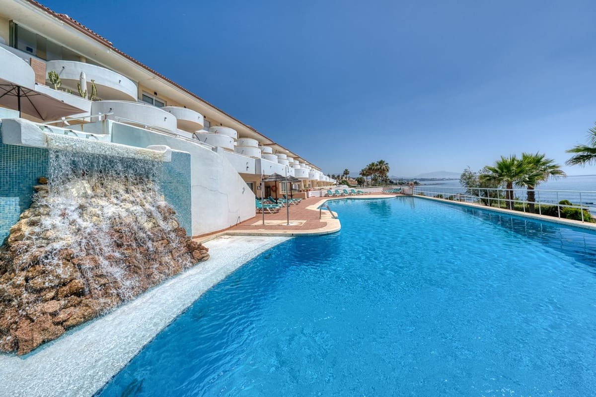 2 bedroom Apartment for sale in Estepona with pool garage - € 575,000 (Ref: 9882631)