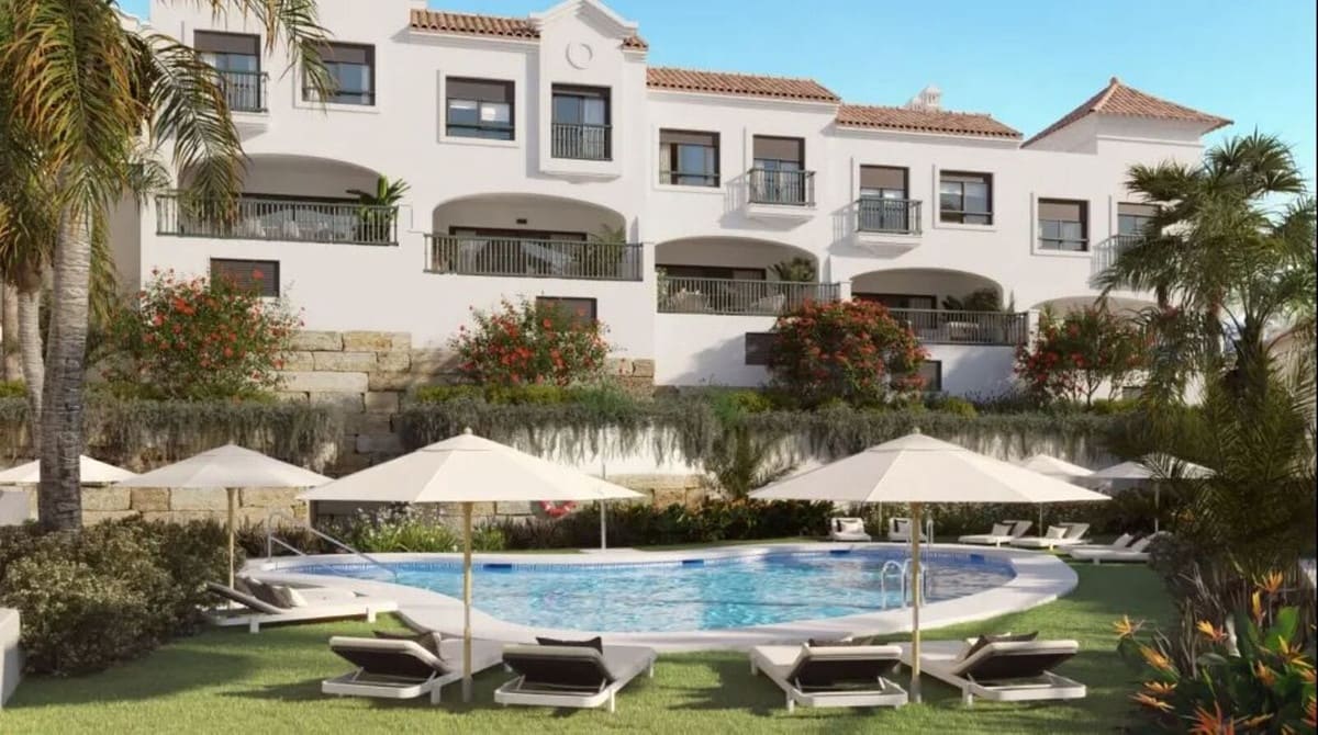 3 soverom Hus til salgs i Estepona med svømmebasseng garasje - € 470 250 (Ref: 9893097)