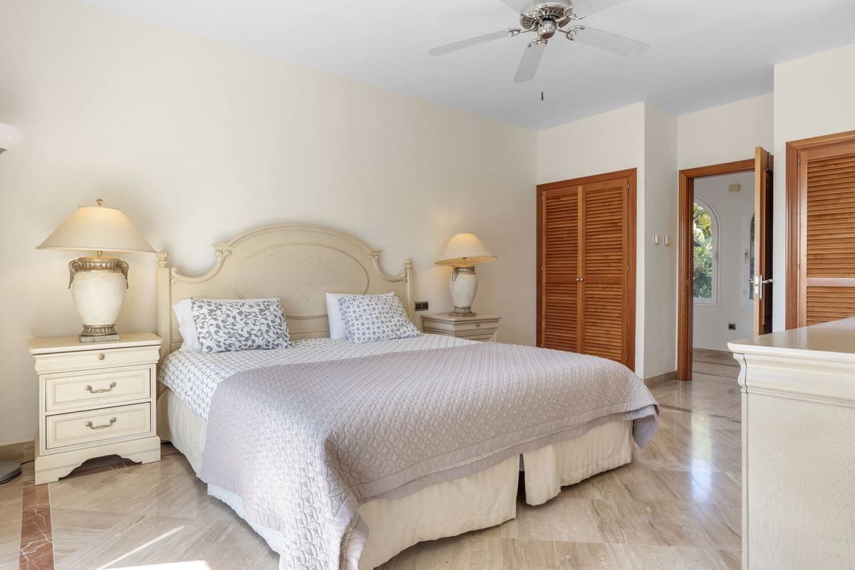 5 soverom Villa til salgs i Benahavis med svømmebasseng garasje - € 4 499 000 (Ref: 9897294)