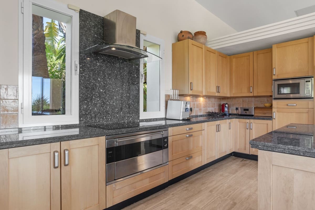 5 soverom Villa til salgs i Benahavis med svømmebasseng garasje - € 4 499 000 (Ref: 9897294)