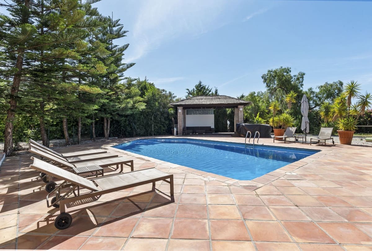 5 soverom Villa til salgs i Benahavis med svømmebasseng garasje - € 4 499 000 (Ref: 9897294)